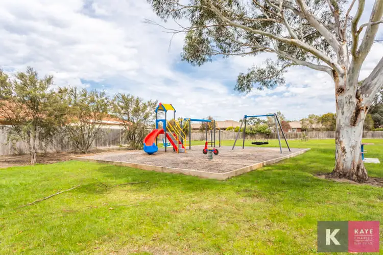 Sixth view of Homely house listing, 15 Tania Court, Pakenham VIC 3810