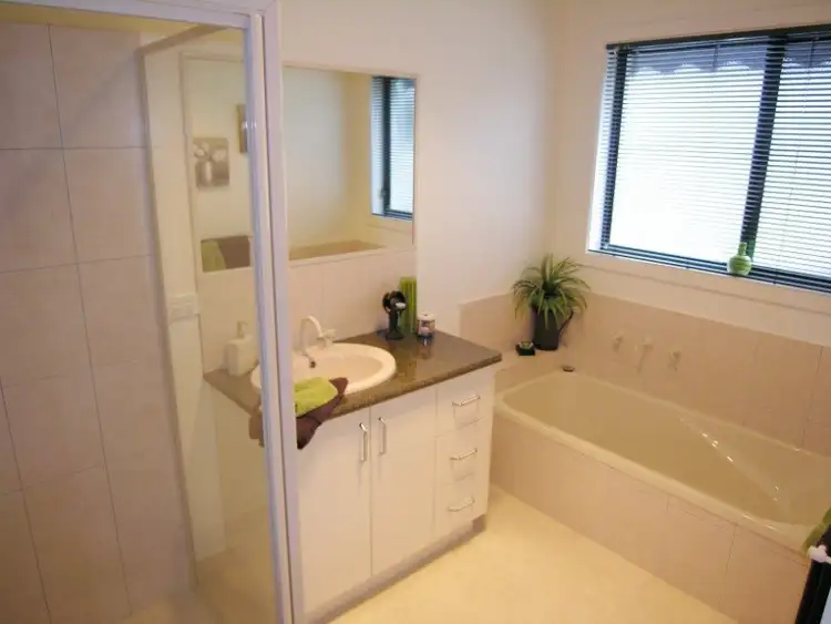 Fourth view of Homely unit listing, 4/10 Weir Street, Sale VIC 3850
