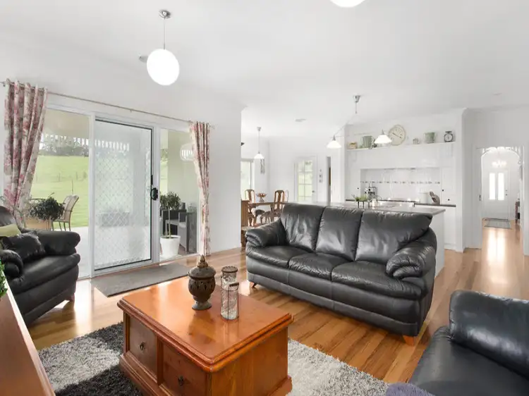 Fourth view of Homely house listing, 10 Patison Court, Drouin VIC 3818