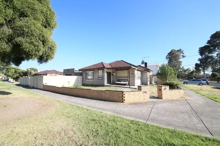 42 Phoenix Street, Sunshine North VIC 3020