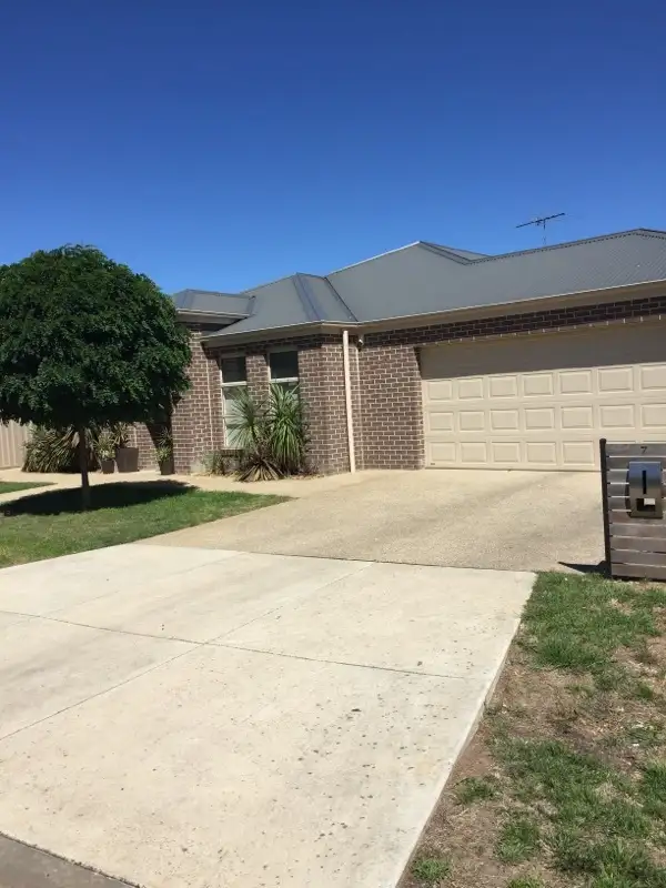 7 Walsh Street, Ballan VIC 3342