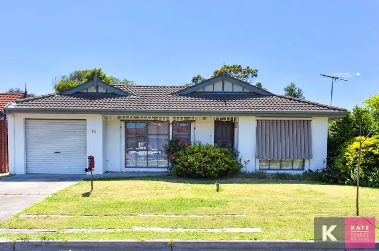 15 Thomas Street, Pakenham VIC 3810