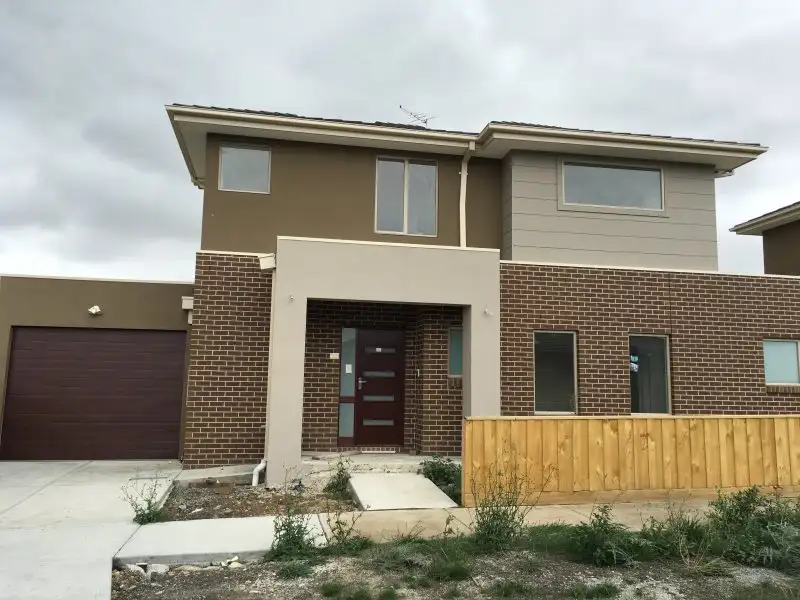 Main view of Homely townhouse listing, 2/22 De Rossie Blvd, Wollert VIC 3750