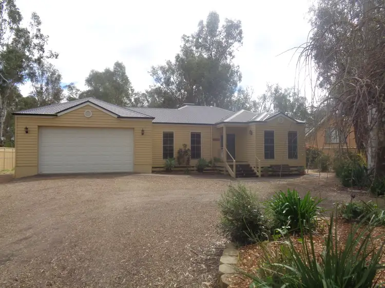 10 BRIDGE ROAD, Rochester VIC 3561
