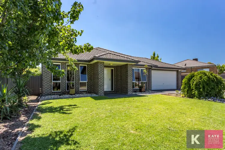 3 Lawrence Close, Pakenham VIC 3810