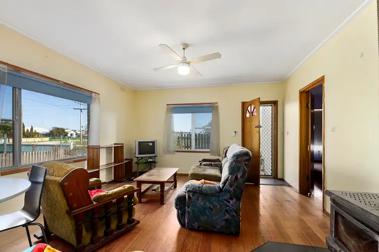 32 Ellen Avenue, Seaspray VIC 3851