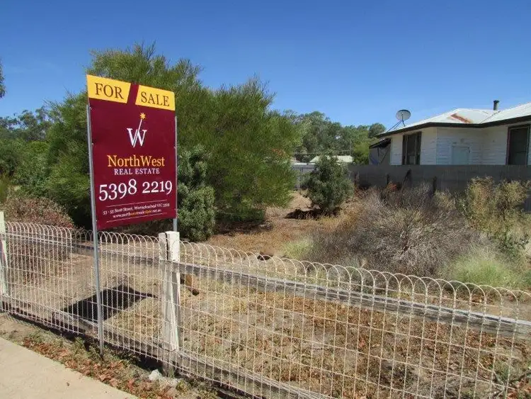 7 Gould Street, Warracknabeal VIC 3393