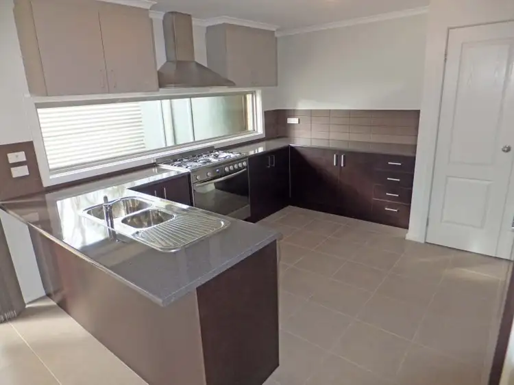 Fifth view of Homely townhouse listing, 5/6 Tweddle Street, Kyabram VIC 3620