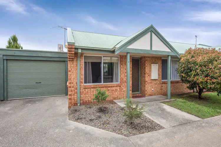 2/27 Murphy Street, Romsey VIC 3434