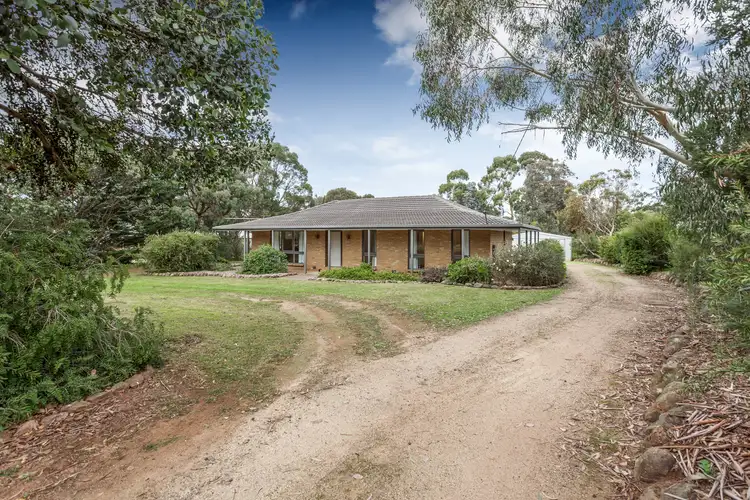 10 Old Farm Way, Romsey VIC 3434