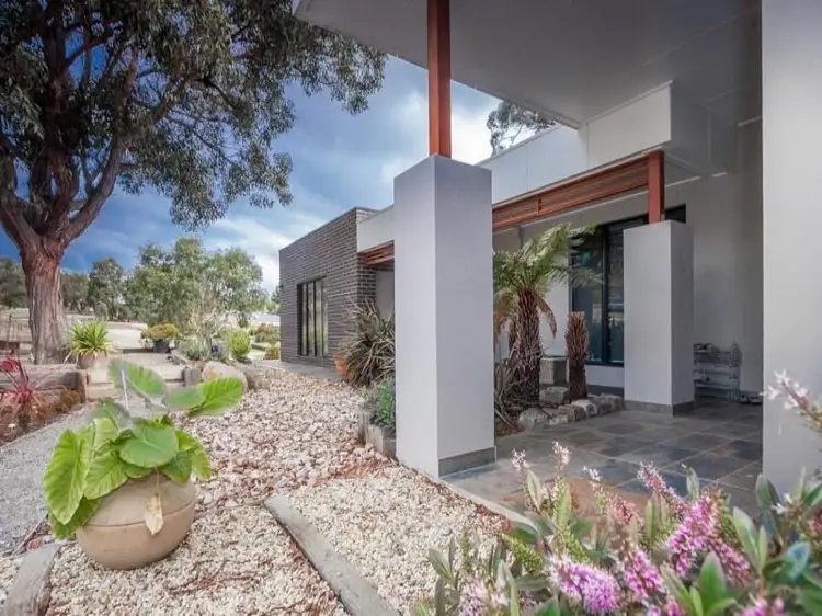 14 Dalton Street, Gisborne VIC 3437