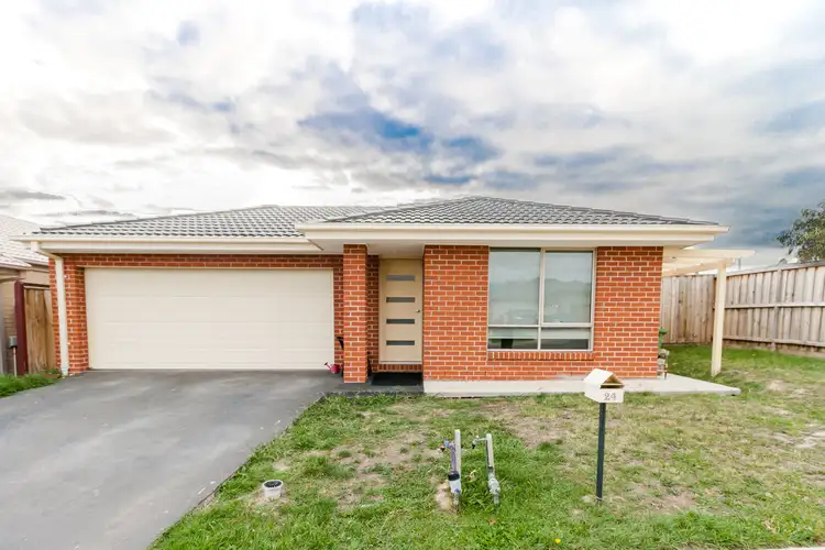 24 Clarendon Street, Pakenham VIC 3810