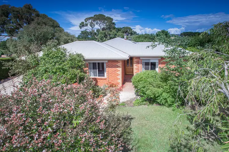 15 Robb Drive, Romsey VIC 3434
