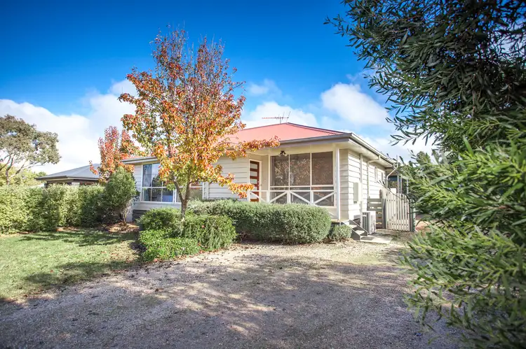 36 Metcalfe Drive, Romsey VIC 3434