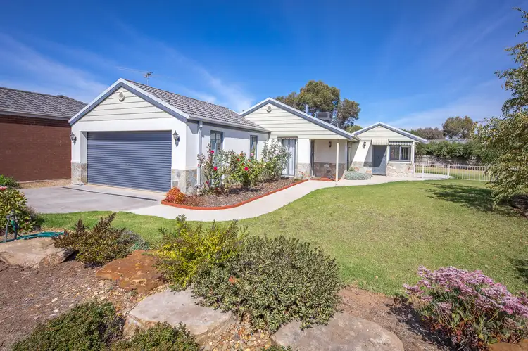 36 Sunny Park Close, Gisborne VIC 3437