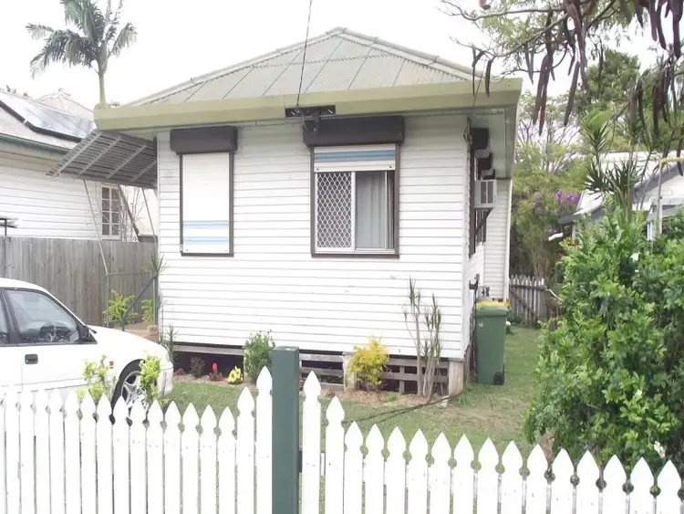 7 Westbrook St, Woody Point QLD 4019