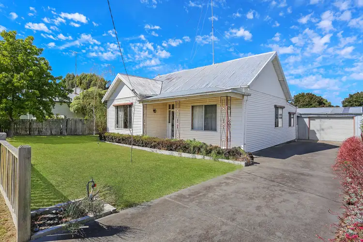 30 Moore Street, Hamilton VIC 3300