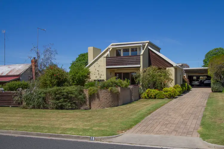 18 Merrick Street, Stratford VIC 3862