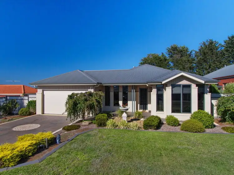 8 Francis Close, Romsey VIC 3434