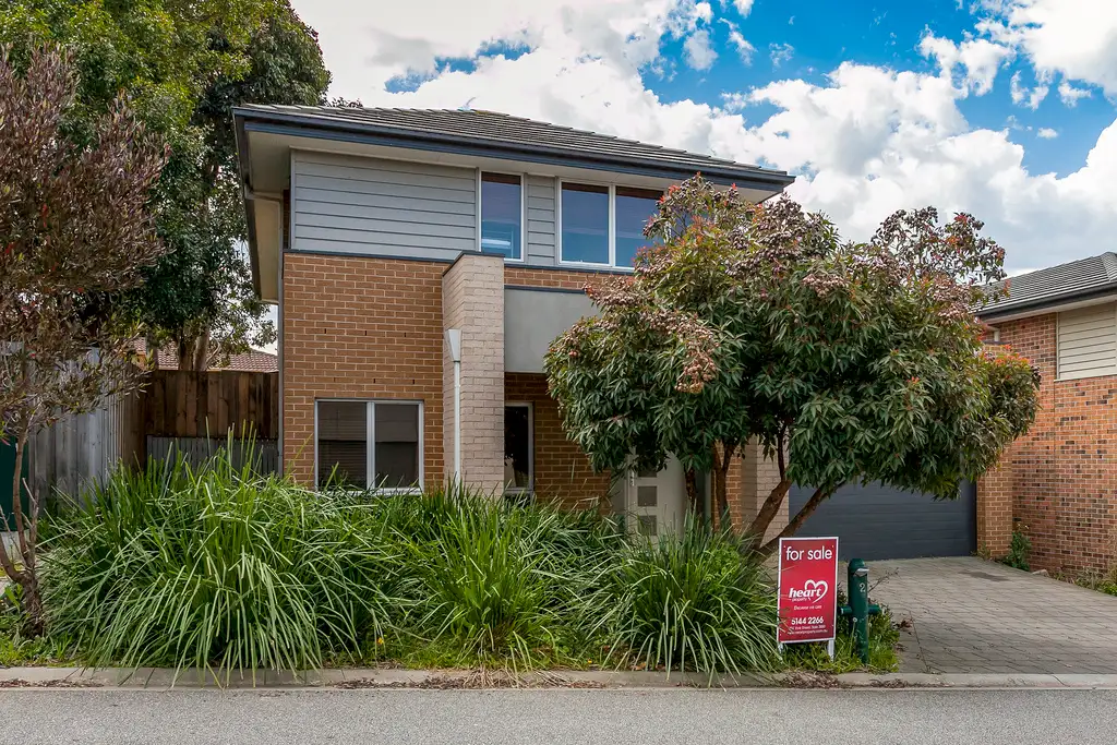 Main view of Homely townhouse listing, 2 Barrier Reef Circuit, Endeavour Hills VIC 3802