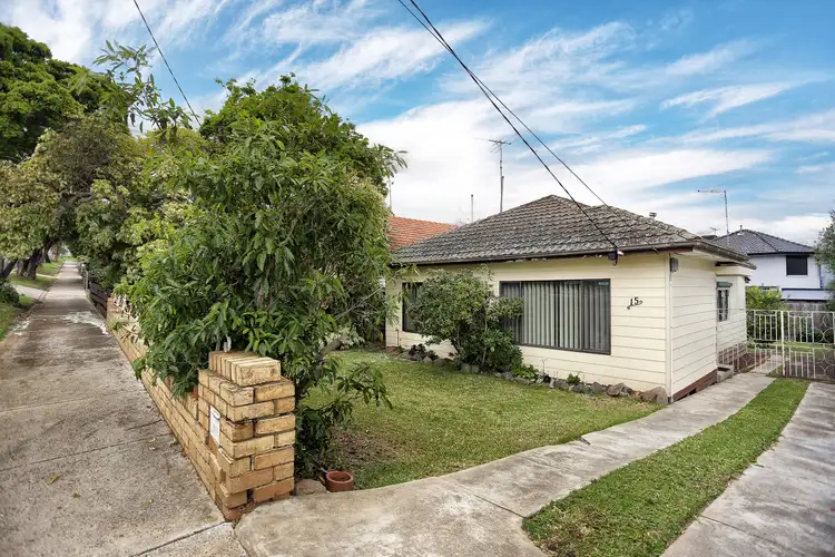 15 Dickens Street, Pascoe Vale South VIC 3044