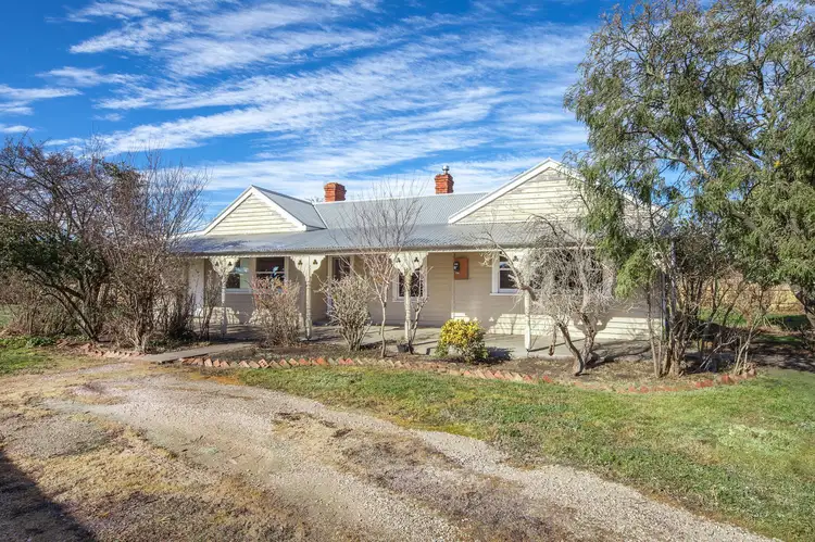 14 Roger St, Romsey VIC 3434