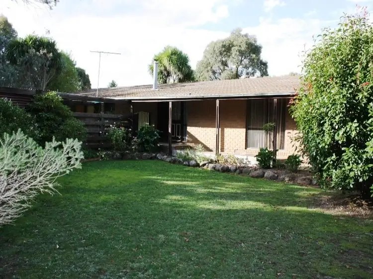 20 Regan Dr, Romsey VIC 3434
