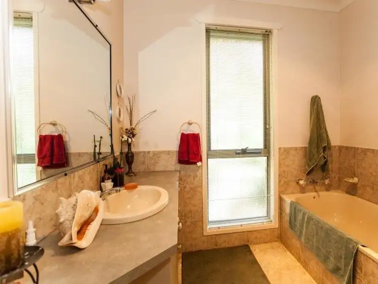 Sixth view of Homely house listing, 2 Myrtle Crescent, Warragul VIC 3820