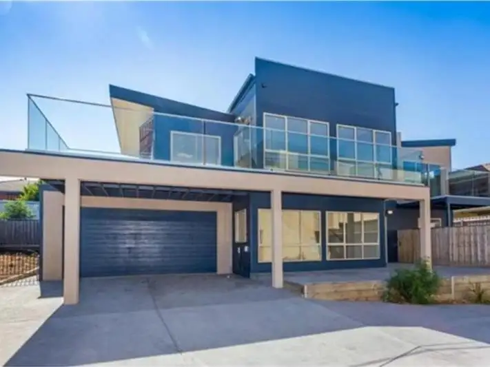 Main view of Homely townhouse listing, 2/25 Lincoln Drive, Portarlington VIC 3223