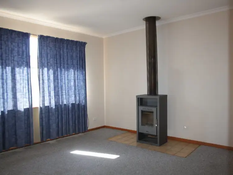Fourth view of Homely townhouse listing, 2/5 Elvins Street, Mansfield VIC 3722