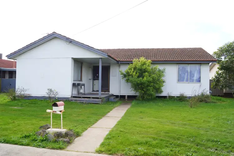 6 Felstead Avenue
