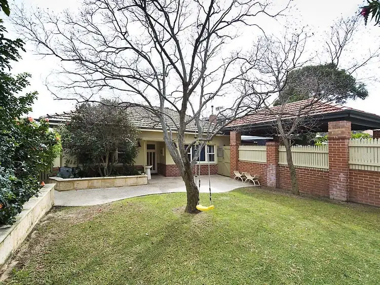 27 Victoria St, St James WA 6102