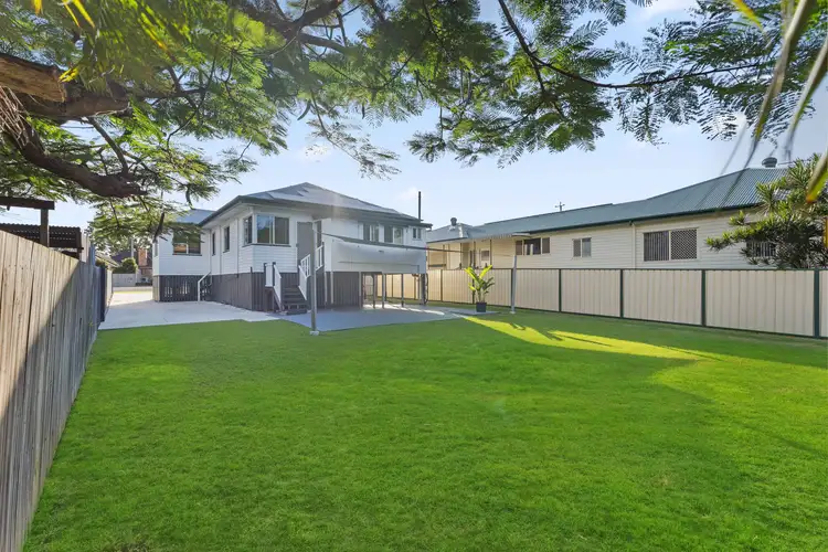 24 Kianawah Road, Wynnum West QLD 4178