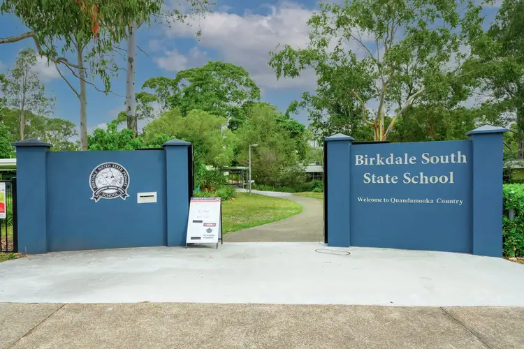 Second view of Homely house listing, 10 Lanaglen Drive, Birkdale QLD 4159