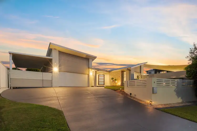 4 Wamsley Close, Redland Bay QLD 4165
