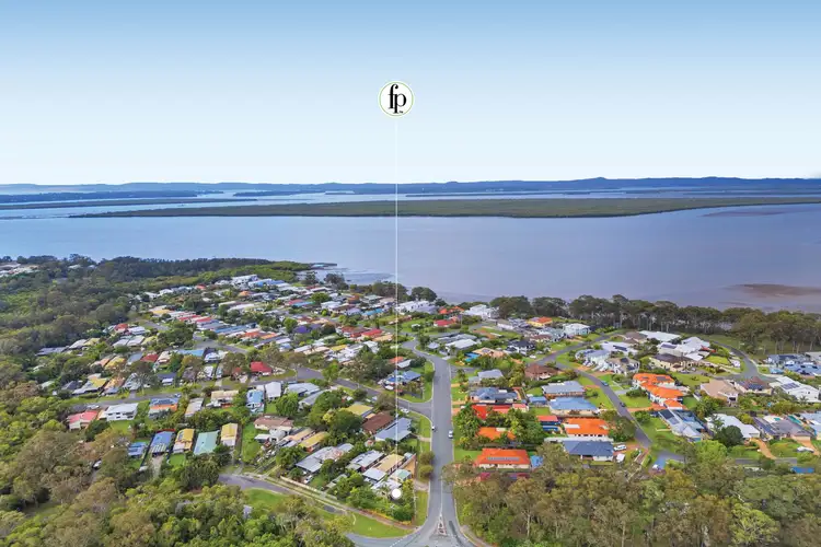 2 Oakland Avenue, Redland Bay QLD 4165
