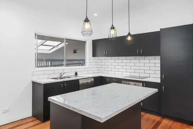 137 South Station Road, Silkstone QLD 4304