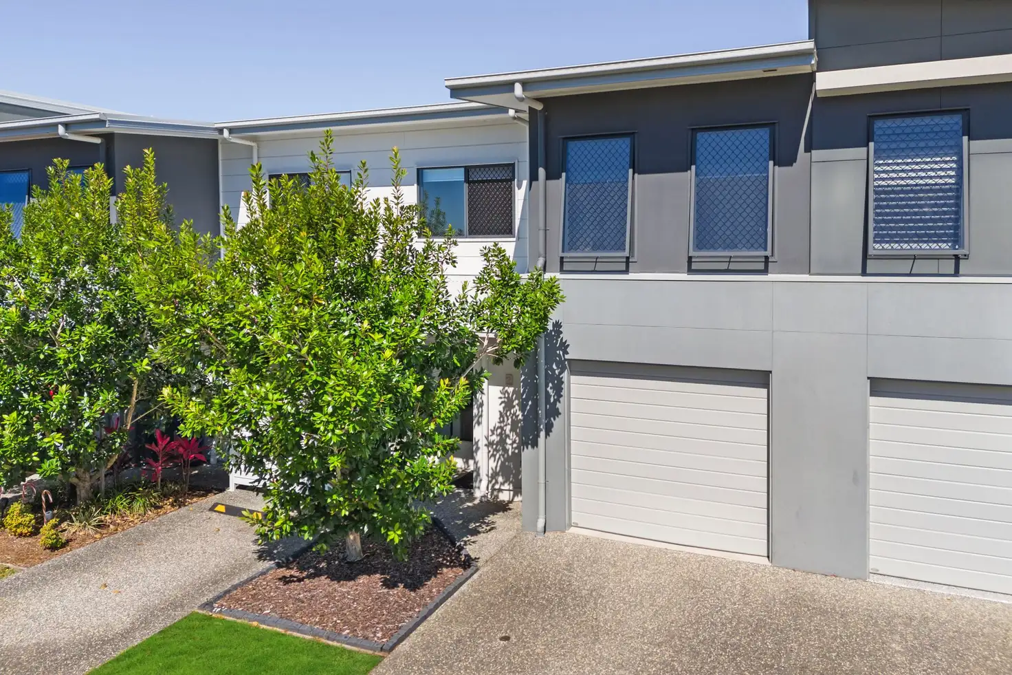 Main view of Homely townhouse listing, 2/40 Highgrove Street, Thornlands QLD 4164