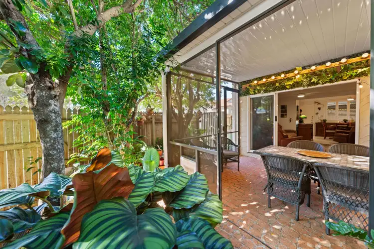 Unit 2/221 Middle Street, Cleveland QLD 4163
