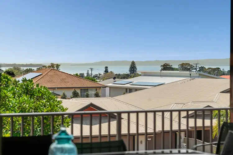 34 Huntly Place, Redland Bay QLD 4165