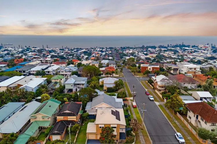 2 Picton Parade, Wynnum QLD 4178