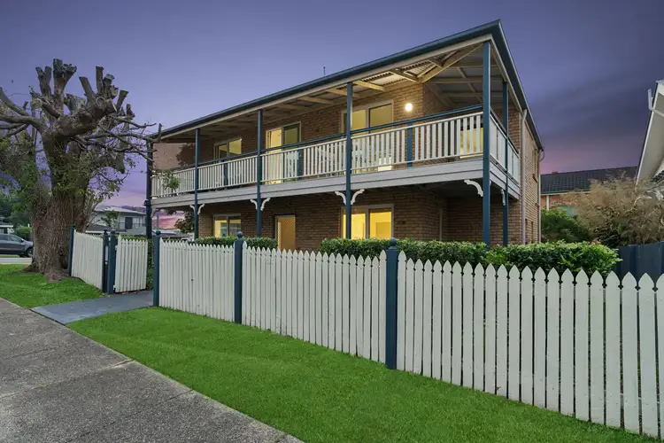 2 Picton Parade, Wynnum QLD 4178