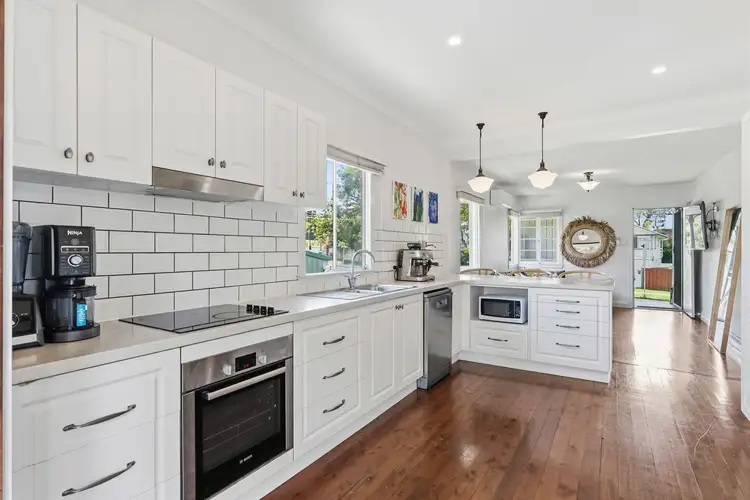 Fifth view of Homely house listing, 100 Boxgrove Avenue, Wynnum QLD 4178