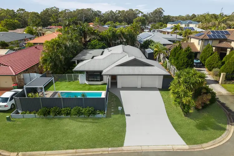 8 Veitch Close