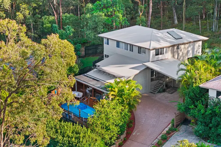 9 Maculata Close