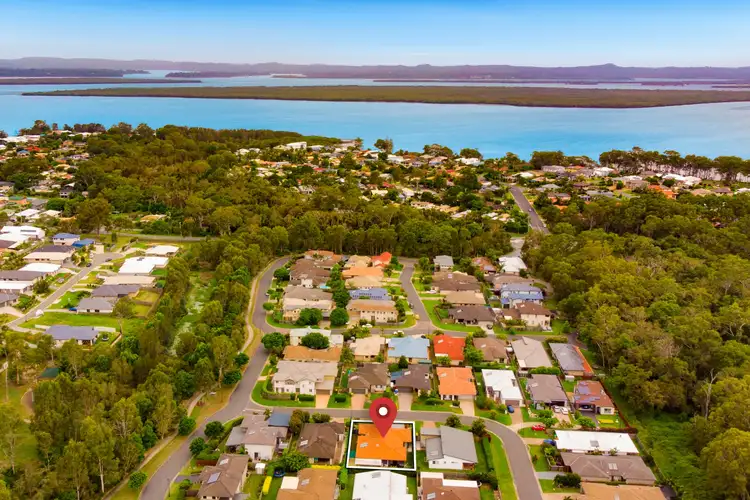 50 Azure Avenue, Redland Bay QLD 4165