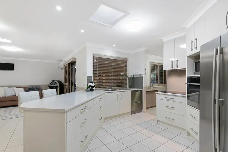 1 Sunnyvale Place, Belmont QLD 4153