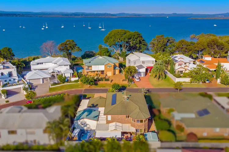 2 Bartlett Terrace, Redland Bay QLD 4165