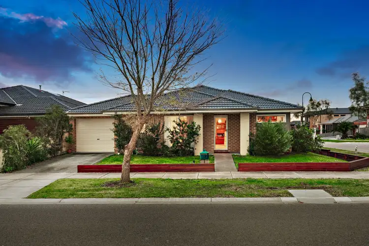 10 Bushman Way, Lynbrook VIC 3975