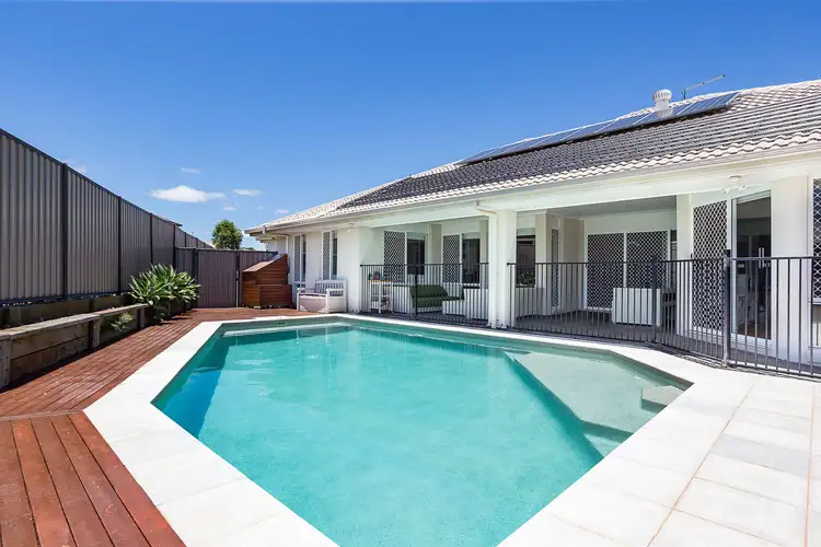 12 Lois Place, Redland Bay QLD 4165
